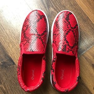 Women’s fashion sneakers